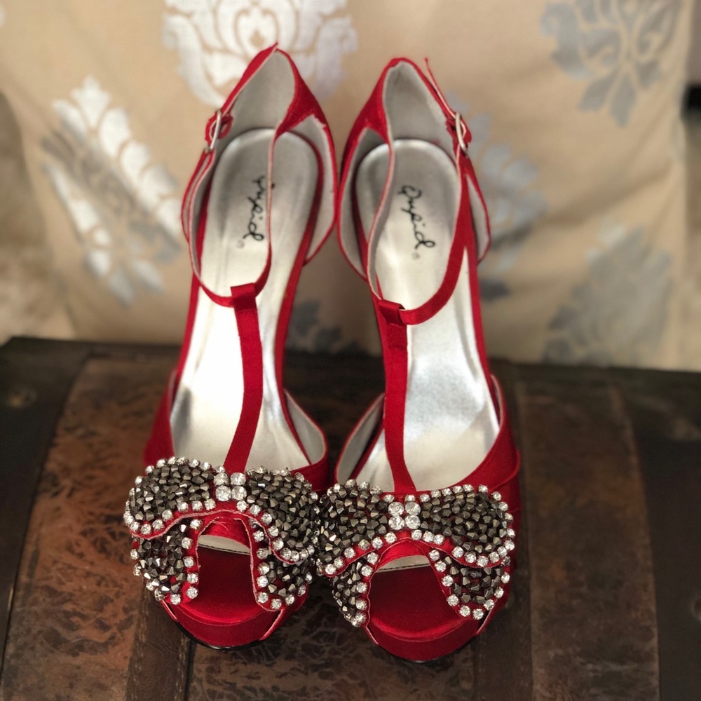 Qupid Red Platforms